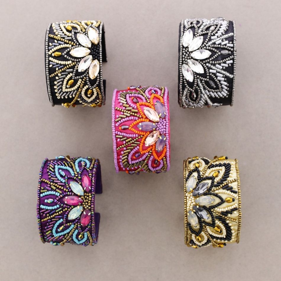 PULSERA AJUSTABLE LENTEJUELAS FLORES