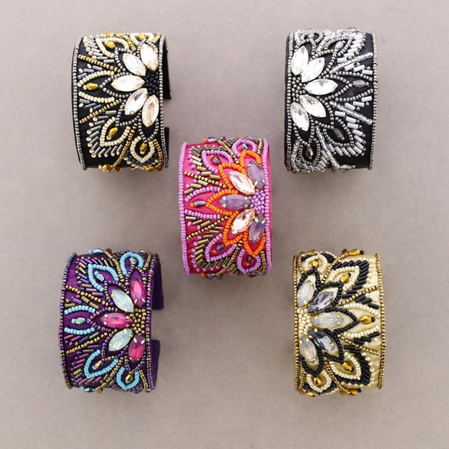 ADJUSTABLE SEQUIN FLOWER BRACELET