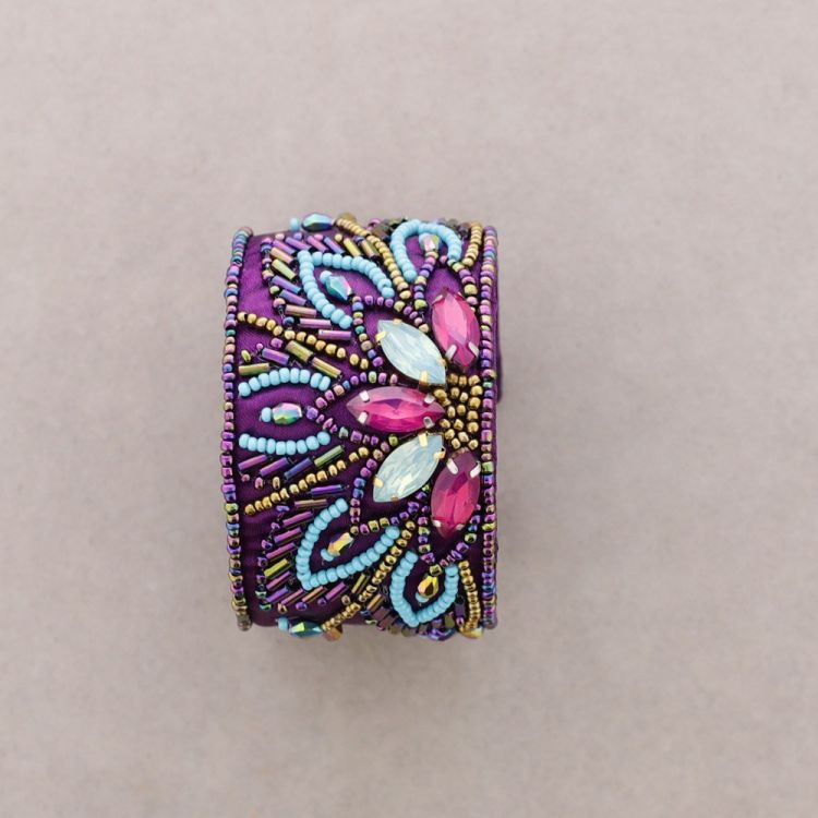 ADJUSTABLE SEQUIN FLOWER BRACELET