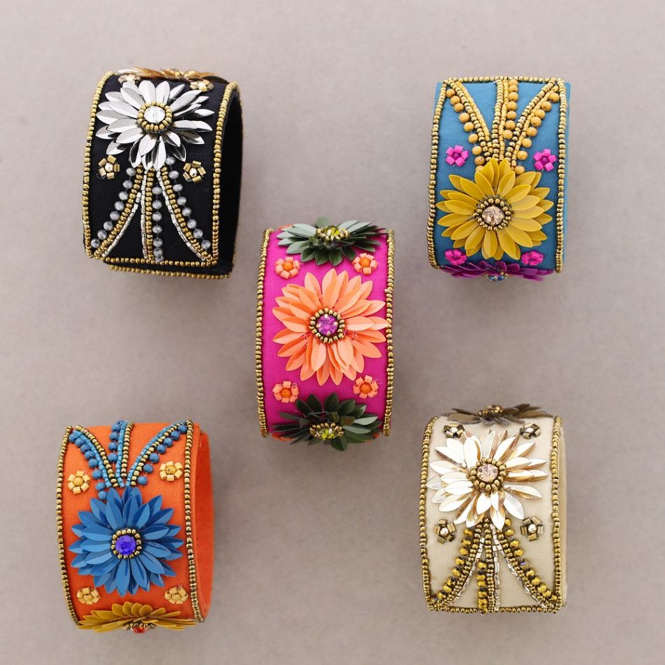 PULSERA AJUSTABLE LENTEJUELAS FLORES