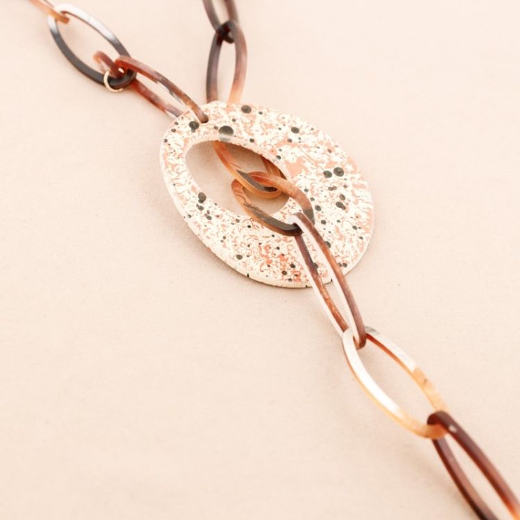 COLLAR LARGO ESLABONES RESINA