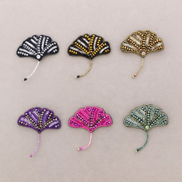 BROCHE LENTEJUELAS HOJA GINGKO 2