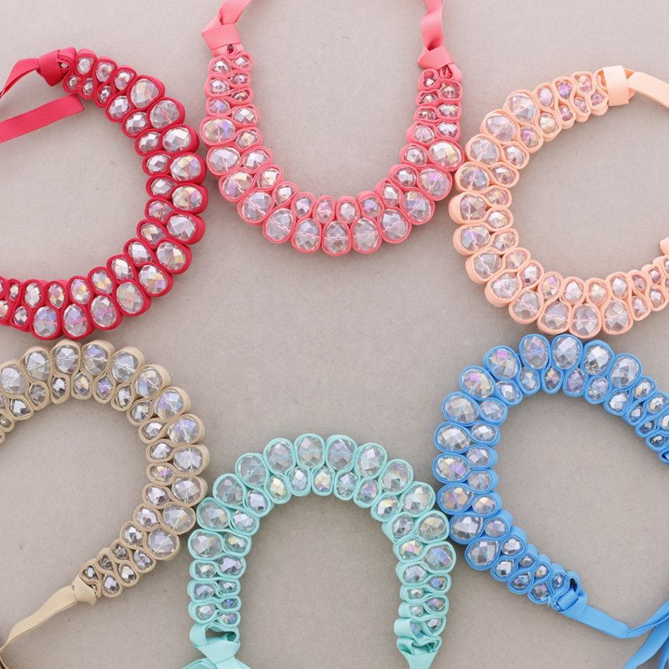 FACETED BEADS BOW CHOKER