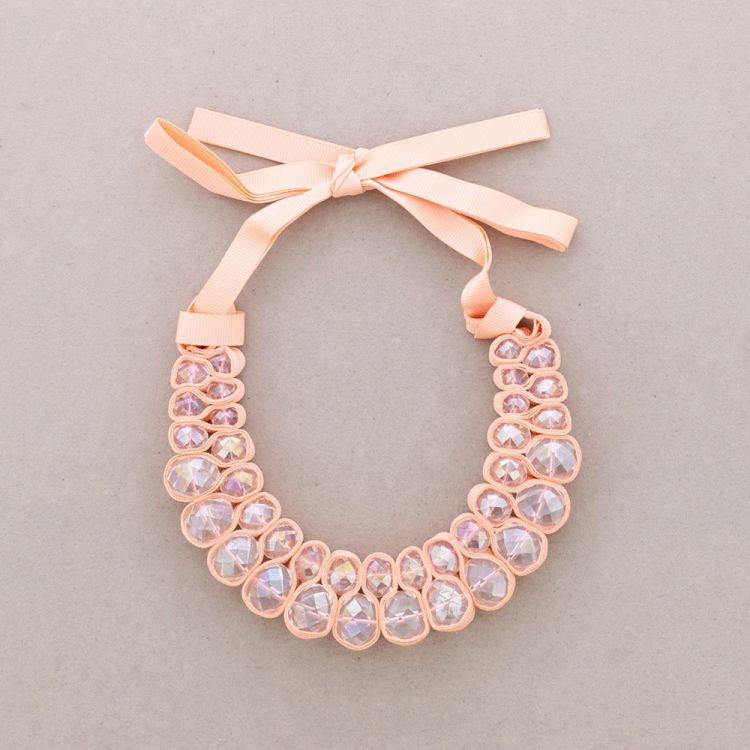 FACETED BEADS BOW CHOKER