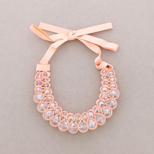 FACETED BEADS BOW CHOKER