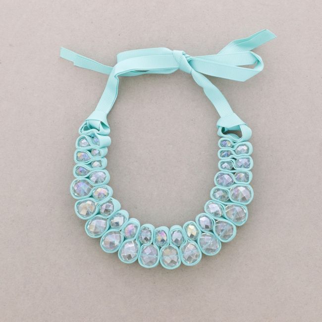 FACETED BEADS BOW CHOKER