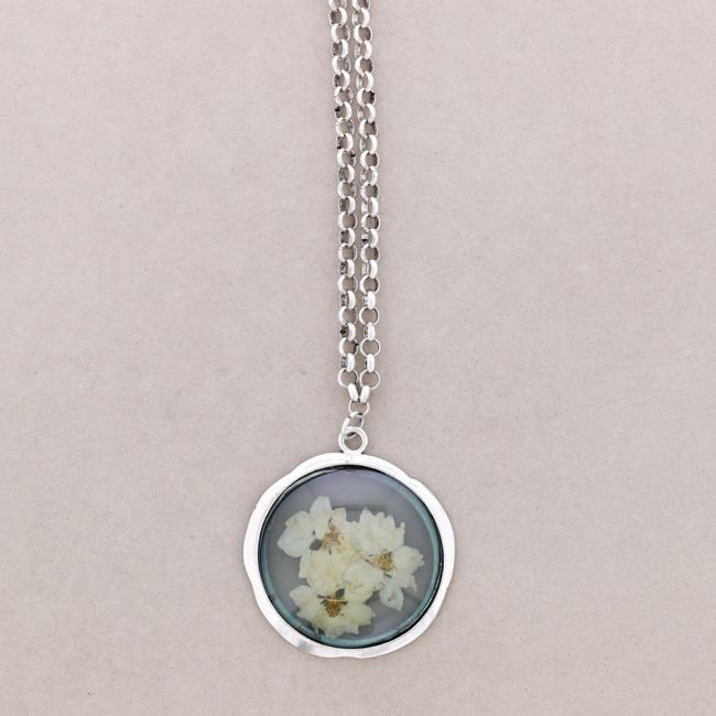 COLLAR LARGO COLG. METAL RESINA