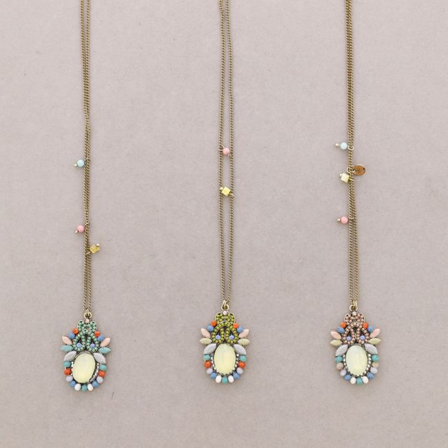 COLLAR LARGO COLG. CUENTAS INCRUSTADAS