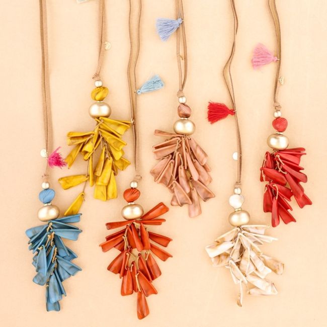 COLLAR LARGO COLGANTE RESINA