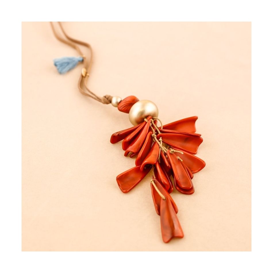 LONG RESIN PENDANT NECKLACE