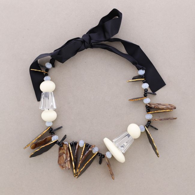 COLLAR LARGO CUENTAS RESINA
