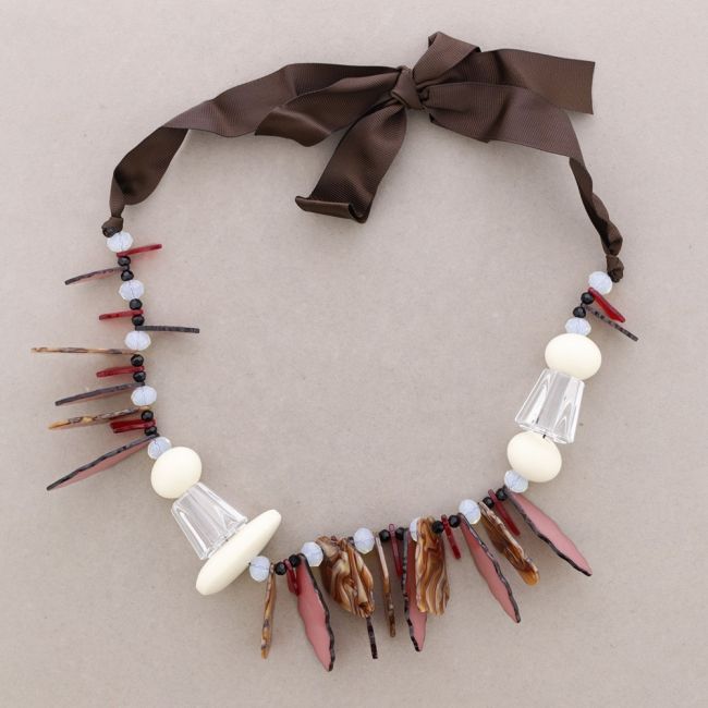 COLLAR LARGO CUENTAS RESINA