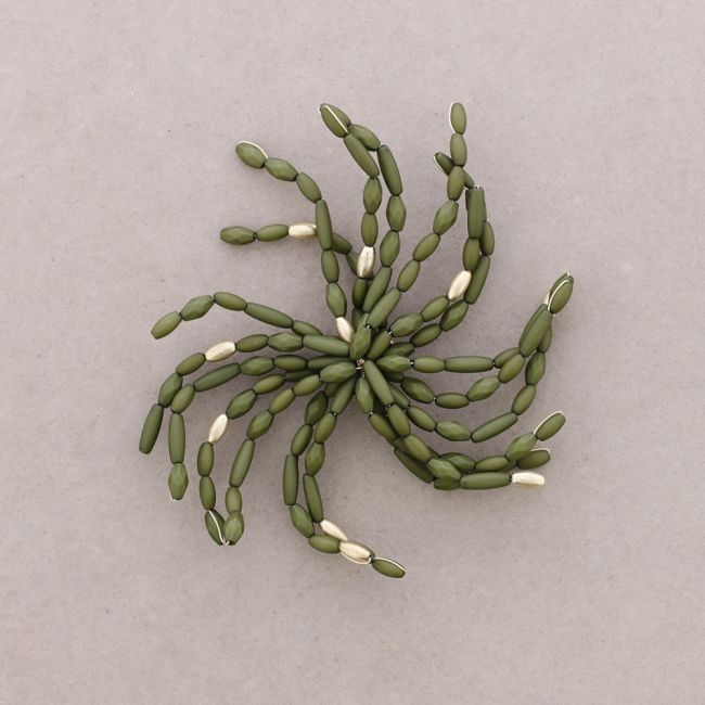 BROCHE CUENTAS RESINA METAL