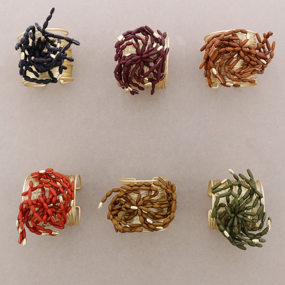 METAL FLOWER BRACELET WITH RESIN BEADS