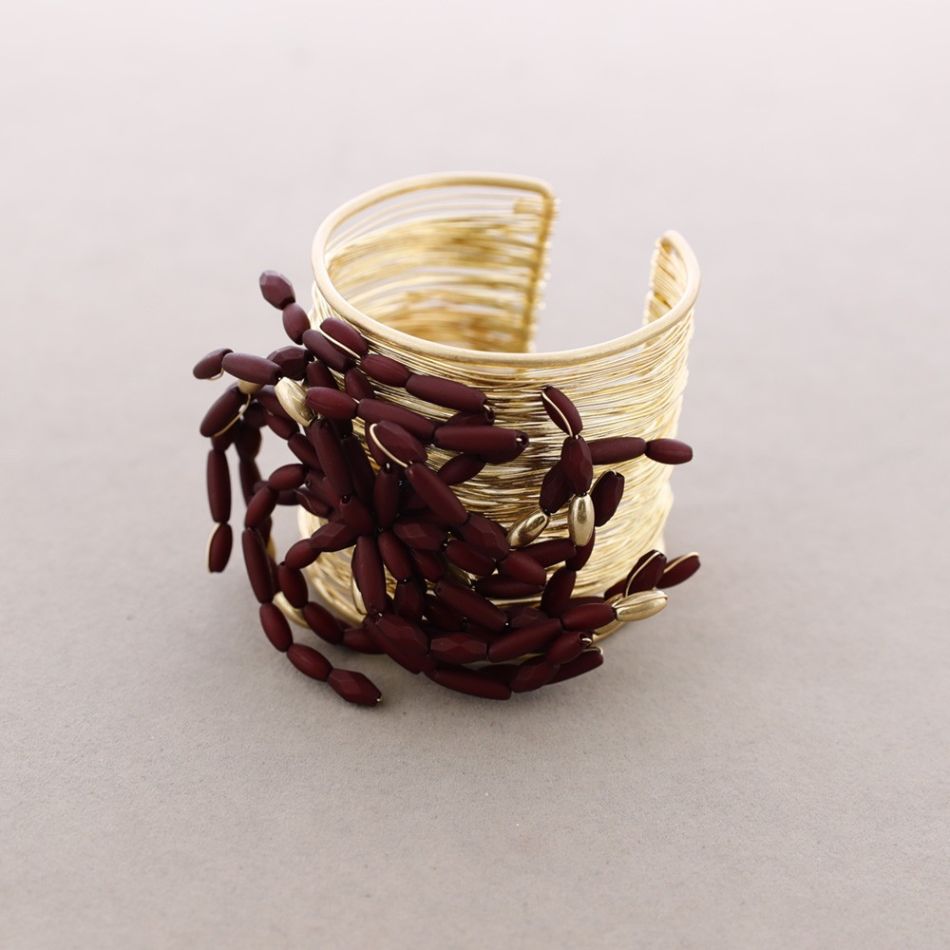METAL FLOWER BRACELET WITH RESIN BEADS