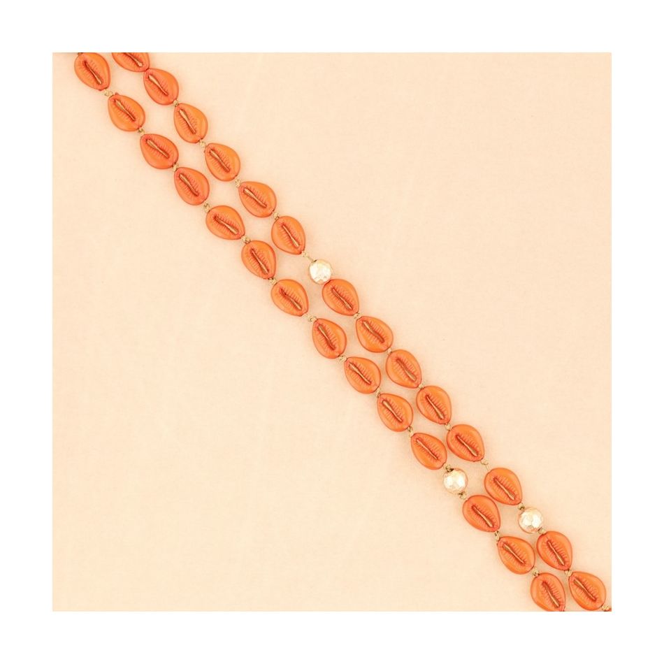 LONG RESIN SHELL NECKLACE