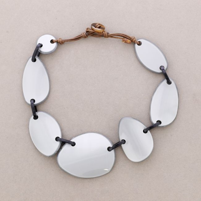 RESIN BEADS SHORT NECKLACE