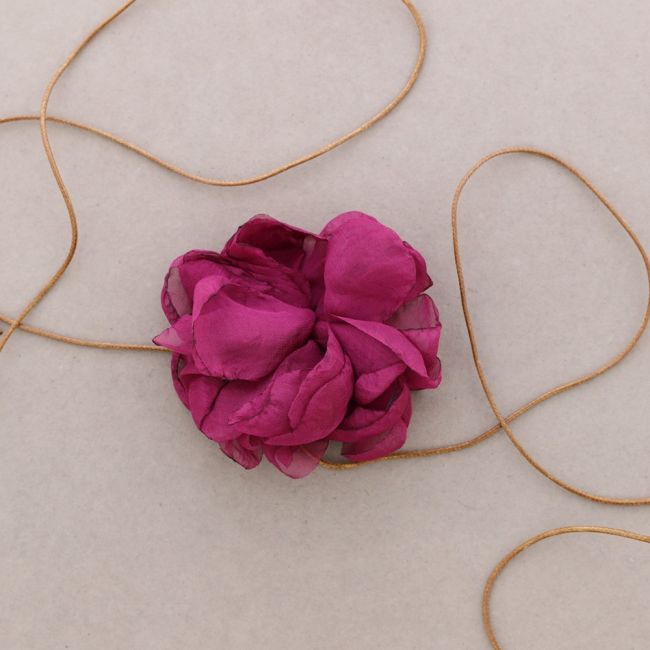 FABRIC FLOWER 9 CM SHORT NECKLACE