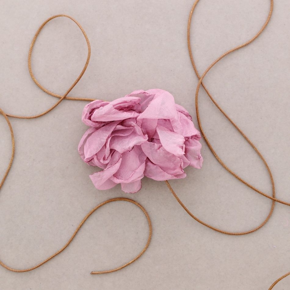 FABRIC FLOWER 9 CM SHORT NECKLACE
