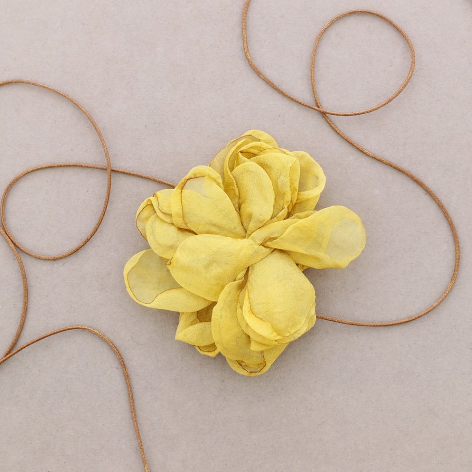 FABRIC FLOWER 9 CM SHORT NECKLACE