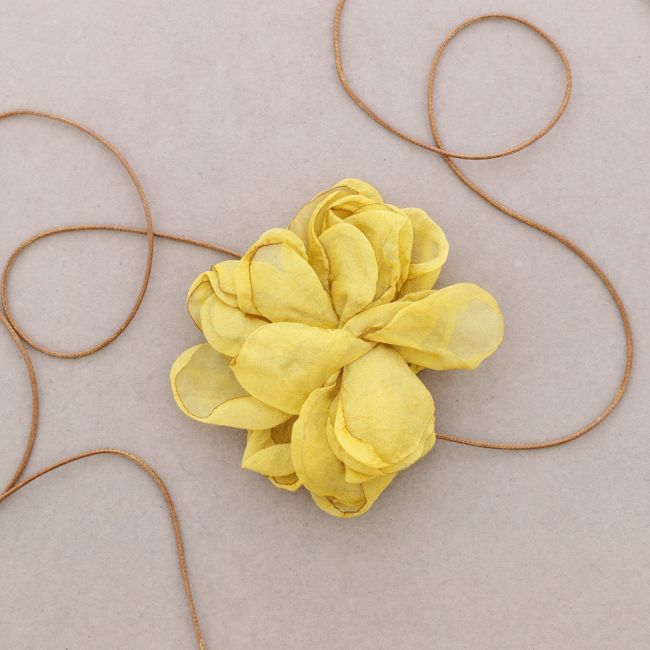 FABRIC FLOWER 9 CM SHORT NECKLACE