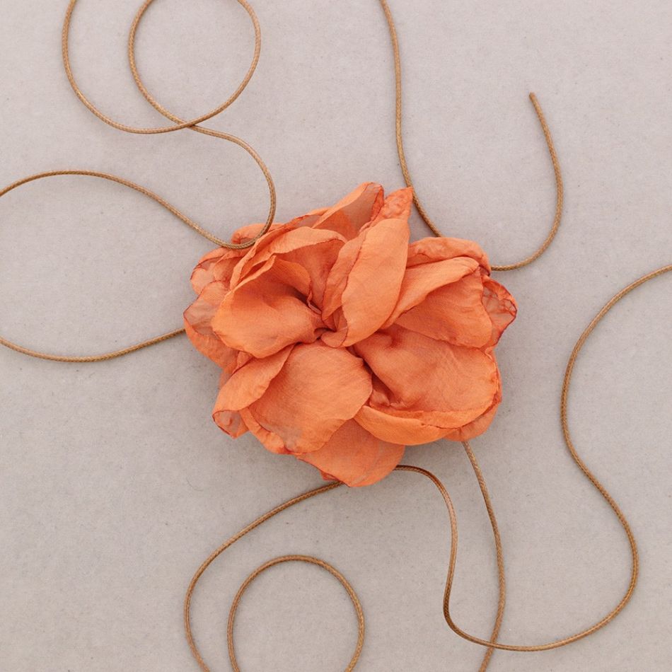 FABRIC FLOWER 9 CM SHORT NECKLACE