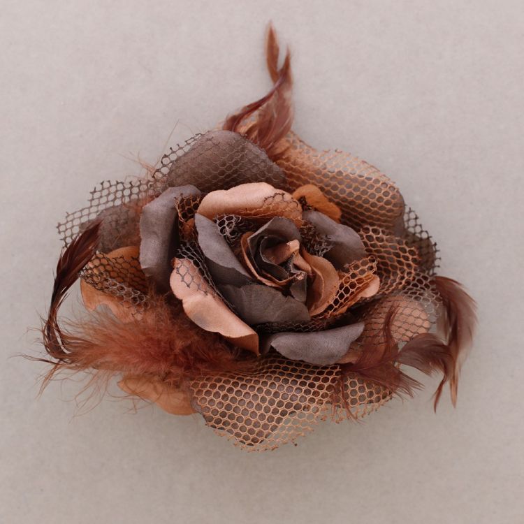 BROCHE FLOR TELA DOBLE CAPA PLUMAS 16CM 2