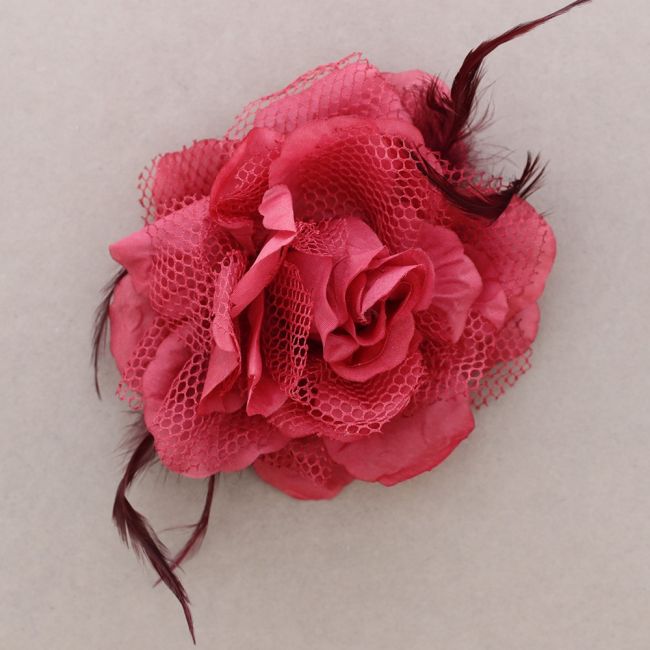 BROCHE FLOR TELA DOBLE CAPA PLUMAS 16CM