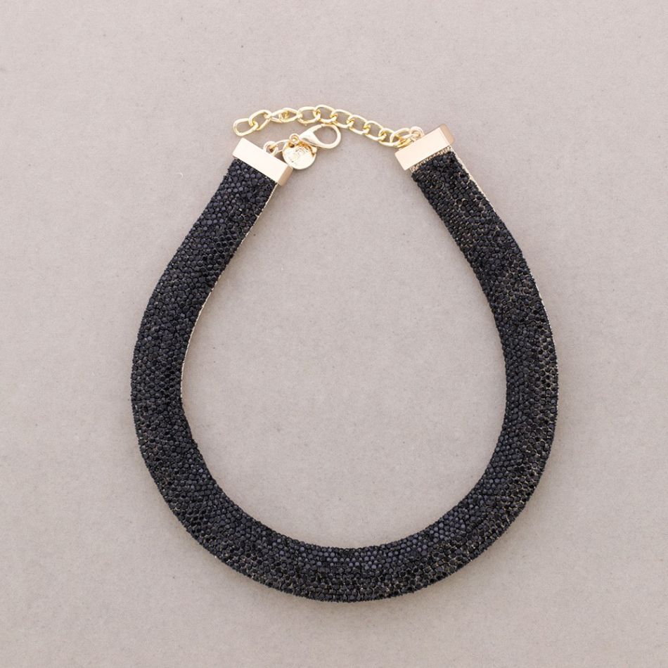 FLAT CHOKER WITH CRYSTALS