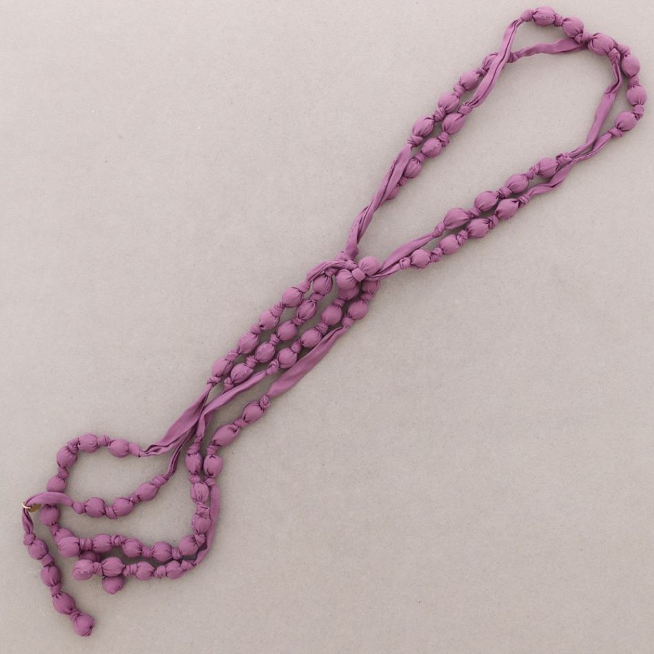 LONG NECKLACE WITH COATED BALLS KNOTS