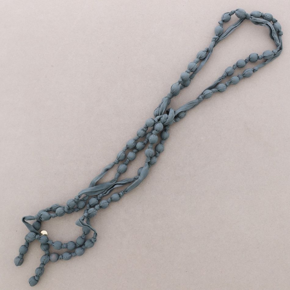 COLLAR LARGO NUDOS BOLAS REVESTIDAS