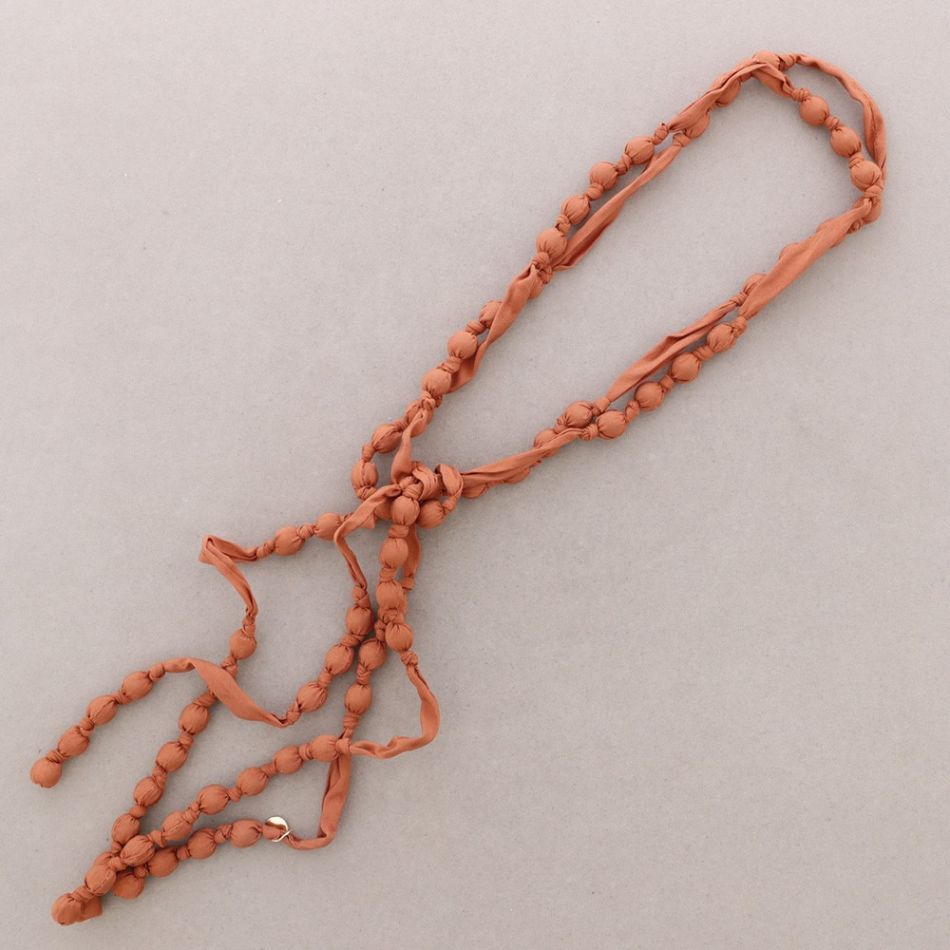 LONG NECKLACE WITH COATED BALLS KNOTS