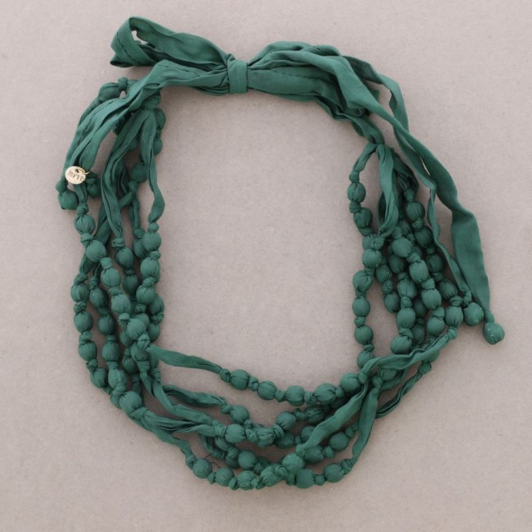 SHORT NECKLACE WITH COATED BALLS KNOTS