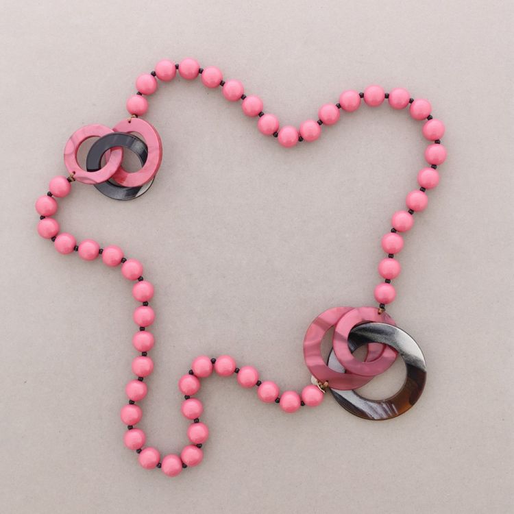 LONG RESIN LINK BALL NECKLACE