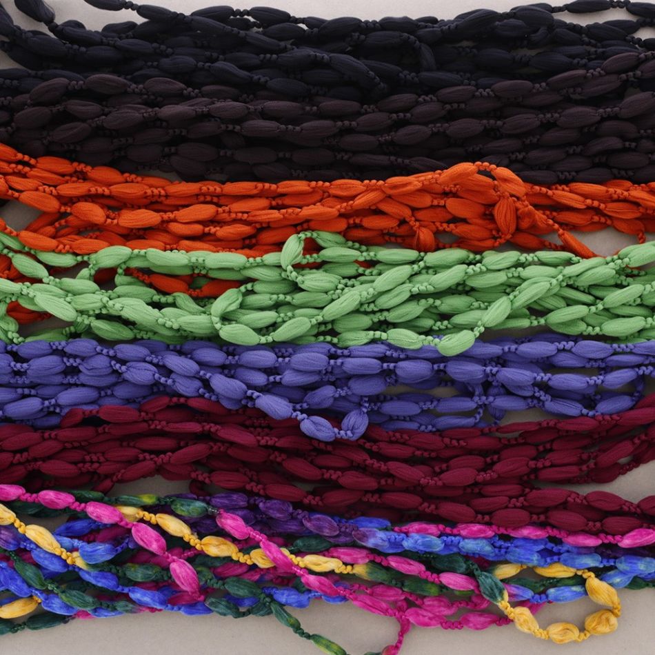 COLLAR MULTI VUELTAS LANA BOLITAS