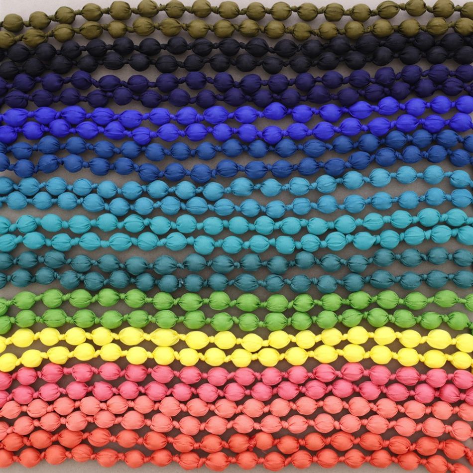 COLLAR LARGO BOLAS FORRADAS TELA 160CM