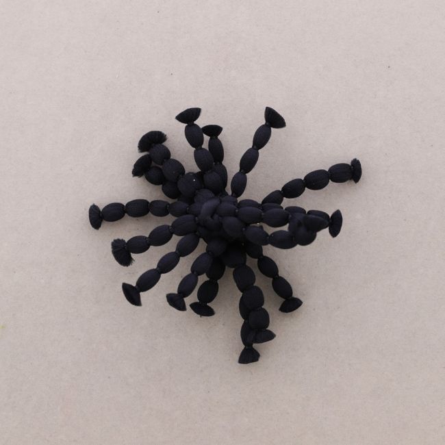 BROCHE FLOR LANA BOLITAS