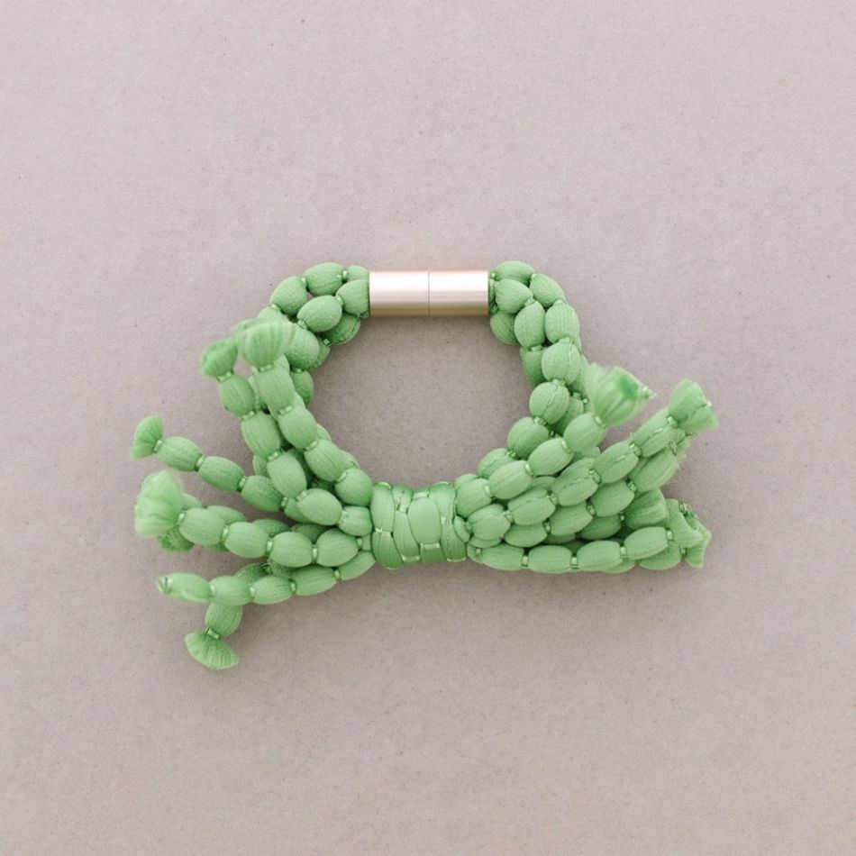 BRACELET 4 TWISTS WOOL BALLS