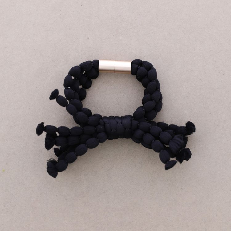 PULSERA 4 VUELTAS LANA BOLITAS 2