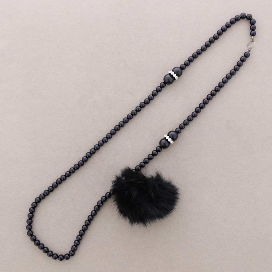 LONG NECKLACE WITH POMPON AND PEARLS