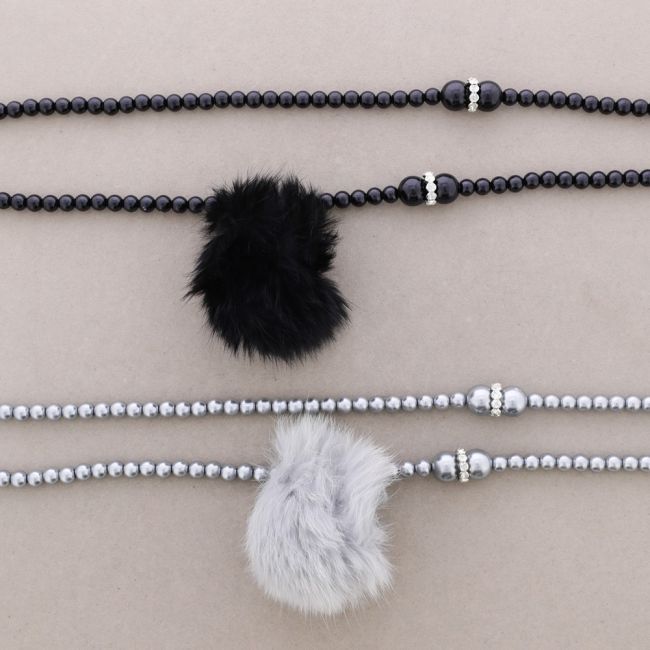 LONG NECKLACE WITH POMPON AND PEARLS
