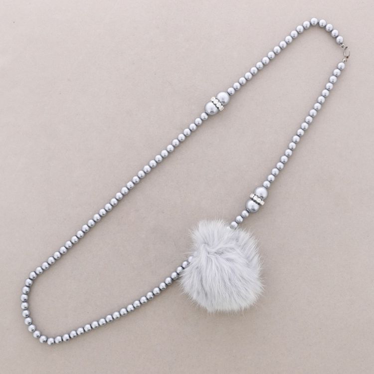LONG NECKLACE WITH POMPON AND PEARLS 2