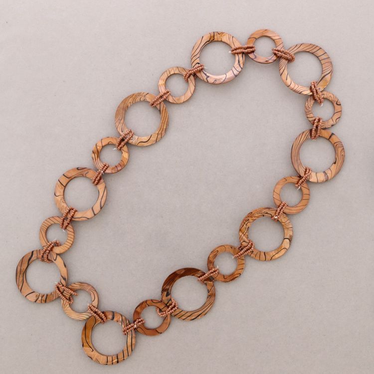 COLLAR LARGO CUENTAS NÁCAR