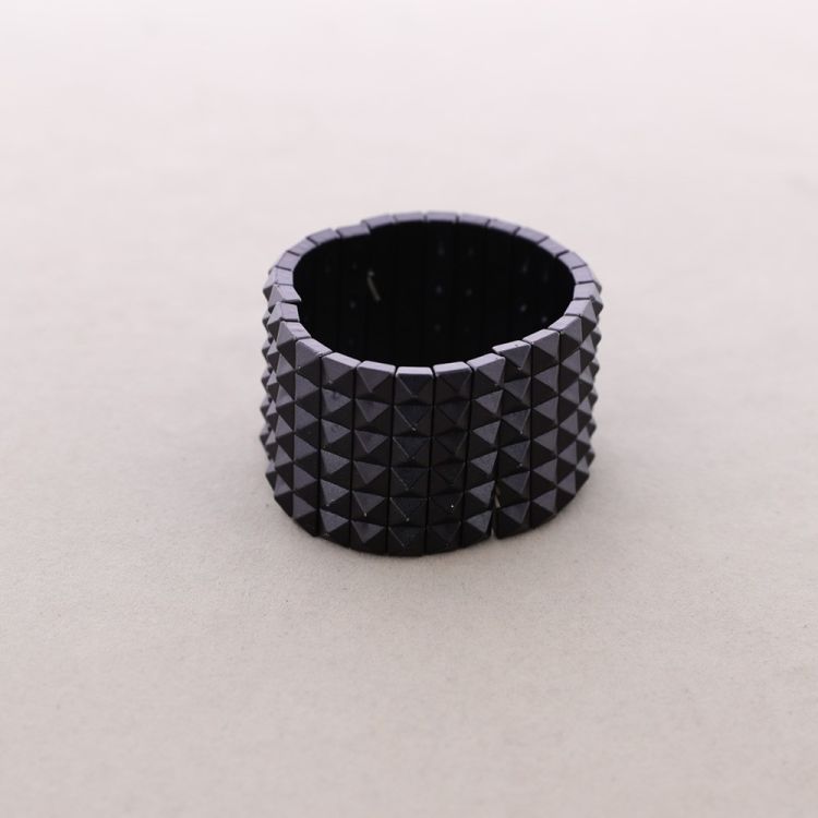 PULSERA TIRAS REMACHES