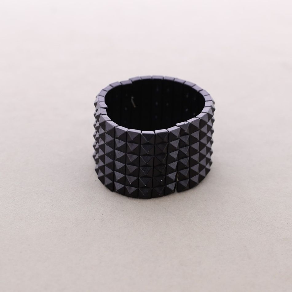PULSERA TIRAS REMACHES