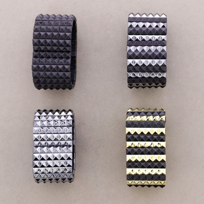 BRACELET WITH RIVET STRIPS