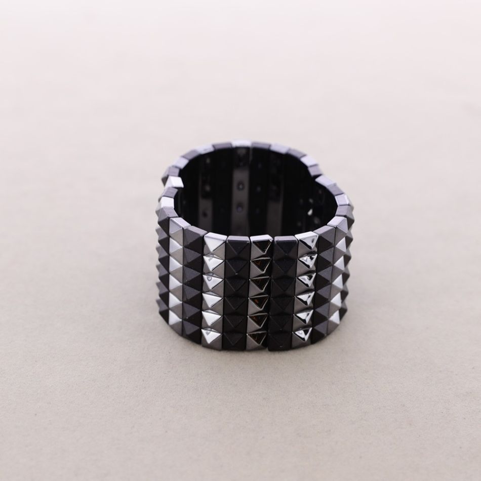 BRACELET WITH RIVET STRIPS