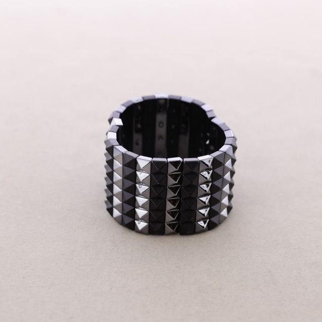 BRACELET WITH RIVET STRIPS