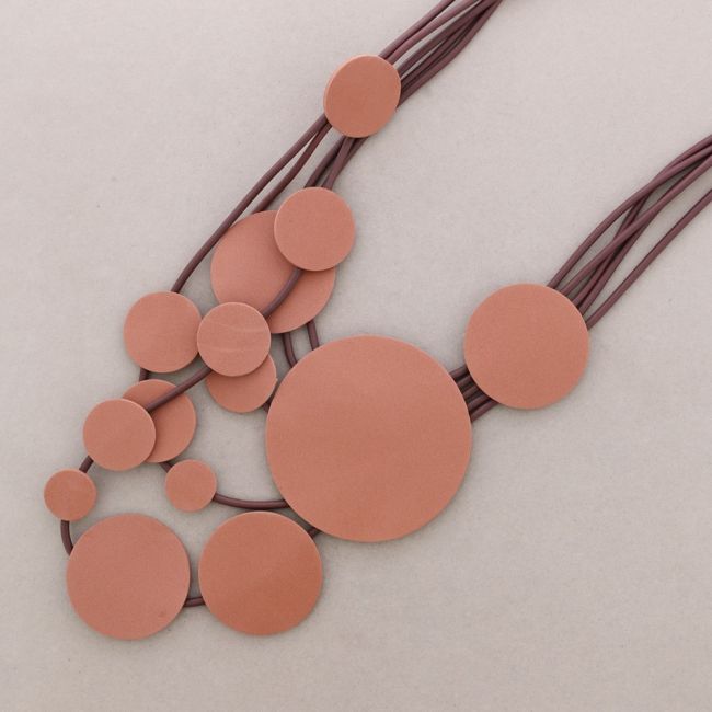 MULTI-TURN RUBBER NECKLACE FOAMY MEDALS