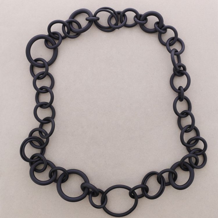 LONG RUBBER LINKS NECKLACE